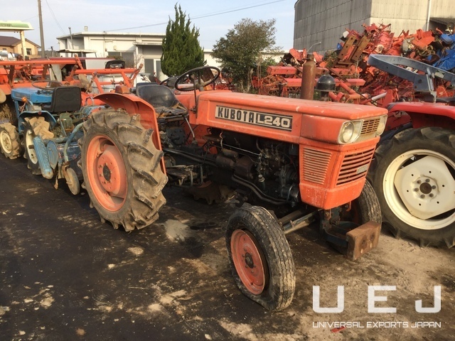 80043 TRACTOR KUBOTA L240