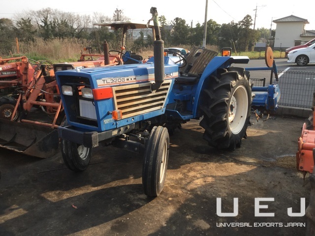 TRACTOR ISEKI TL3200 ( トラクター Iseki ) || UEJ Co. Ltd. || 福岡 