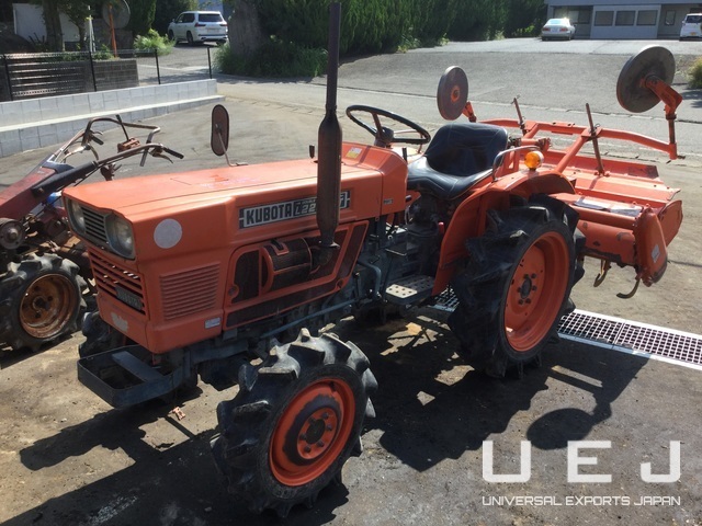 56899 TRACTOR KUBOTA L2201