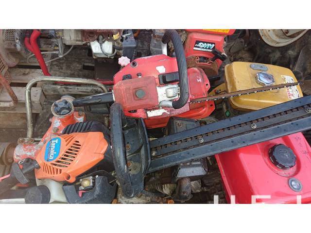  BRANCH CUTTER