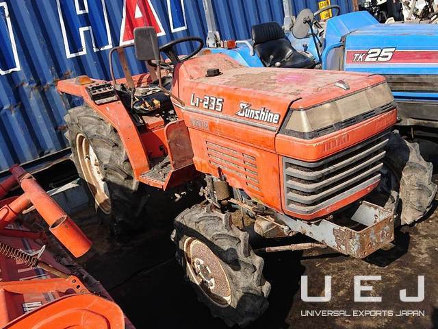 98699 TRACTOR KUBOTA L1-235D